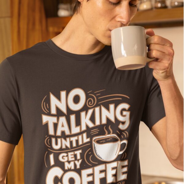 Tričko s potiskem "No Talking Until I Get My Coffee" – Káva na prvním místě! - Unisex tričko z těžké bavlny - Image 2