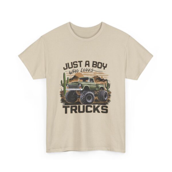 "Just a Boy Who Loves Trucks" Unisex tričko z těžké bavlny s potiskem - Image 4