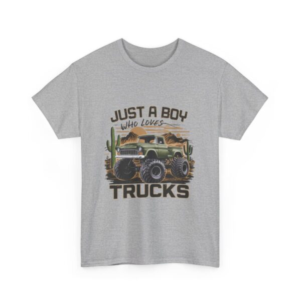 "Just a Boy Who Loves Trucks" Unisex tričko z těžké bavlny s potiskem