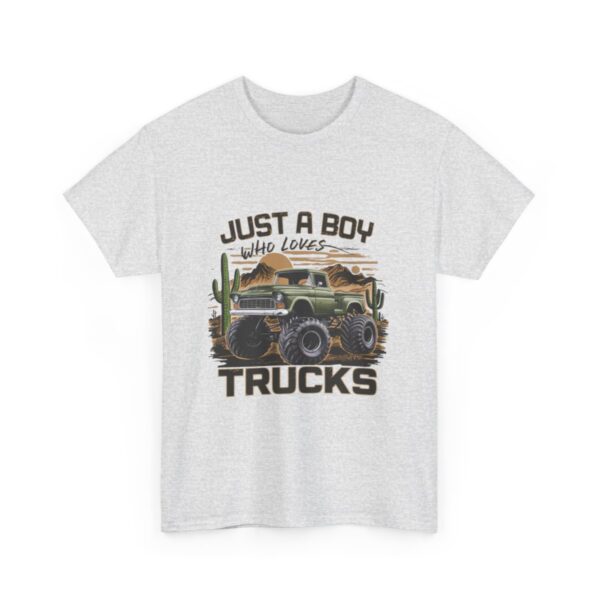 "Just a Boy Who Loves Trucks" Unisex tričko z těžké bavlny s potiskem - Image 3