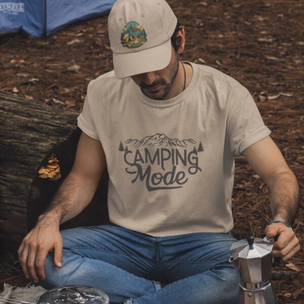 Kempovací tričko s potiskem "Camping Mode" – Přepni na dobrodružství! Unisex tričko z těžké bavlny