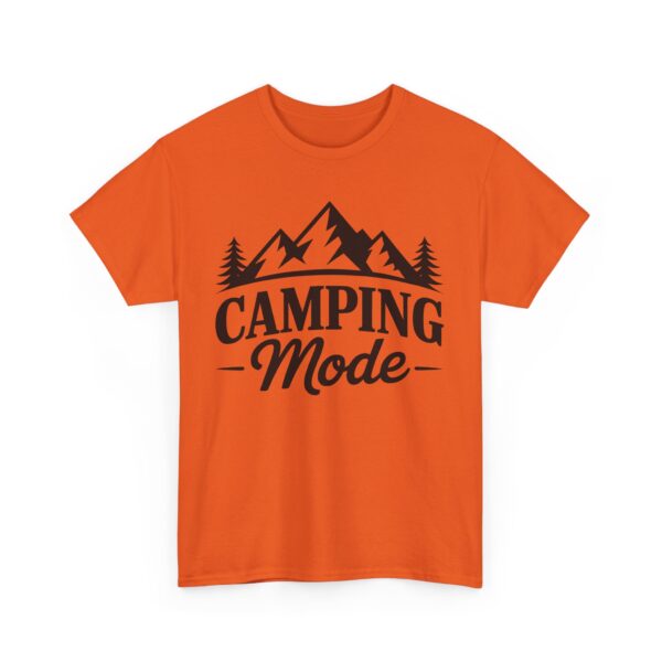 Kempovací tričko s potiskem "Camping Mode" – Přepni na dobrodružství! Unisex tričko z těžké bavlny - Image 4